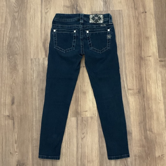 Miss Me signature skinny crop. Size 24 - Picture 2 of 9